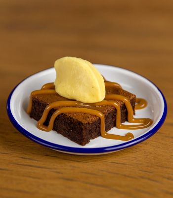Brownie con Caramello Salato e gelato