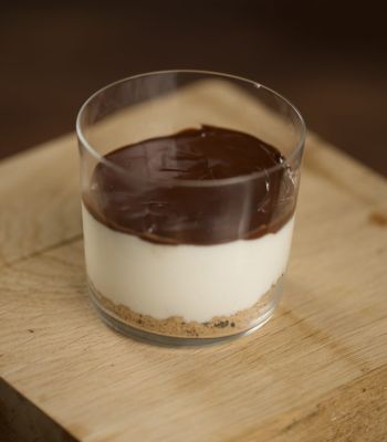 Cheesecake con crema alle nocciole
